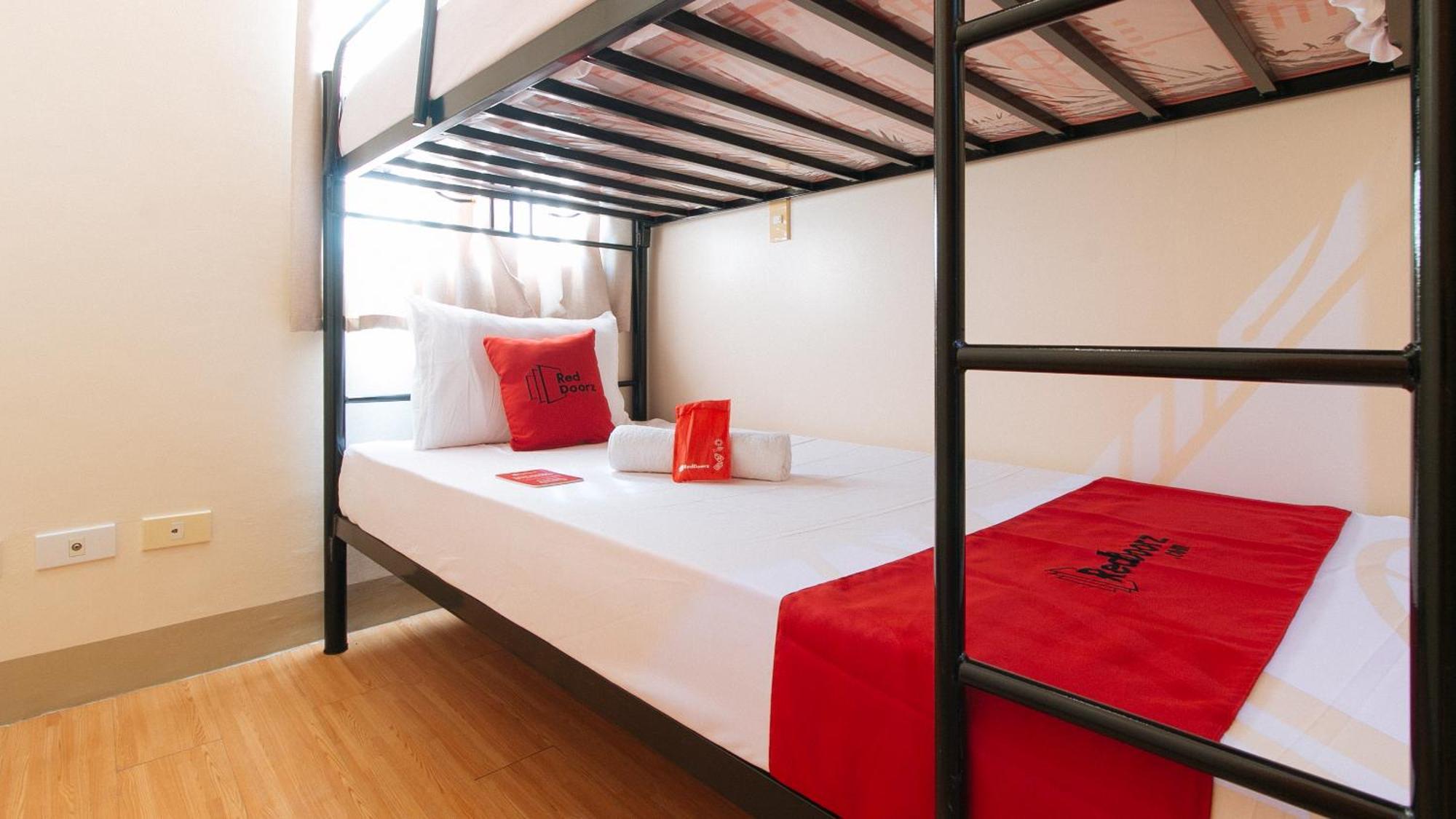 Reddoorz Plus At Alpina Heights Paranaque Paranaque City Exterior foto